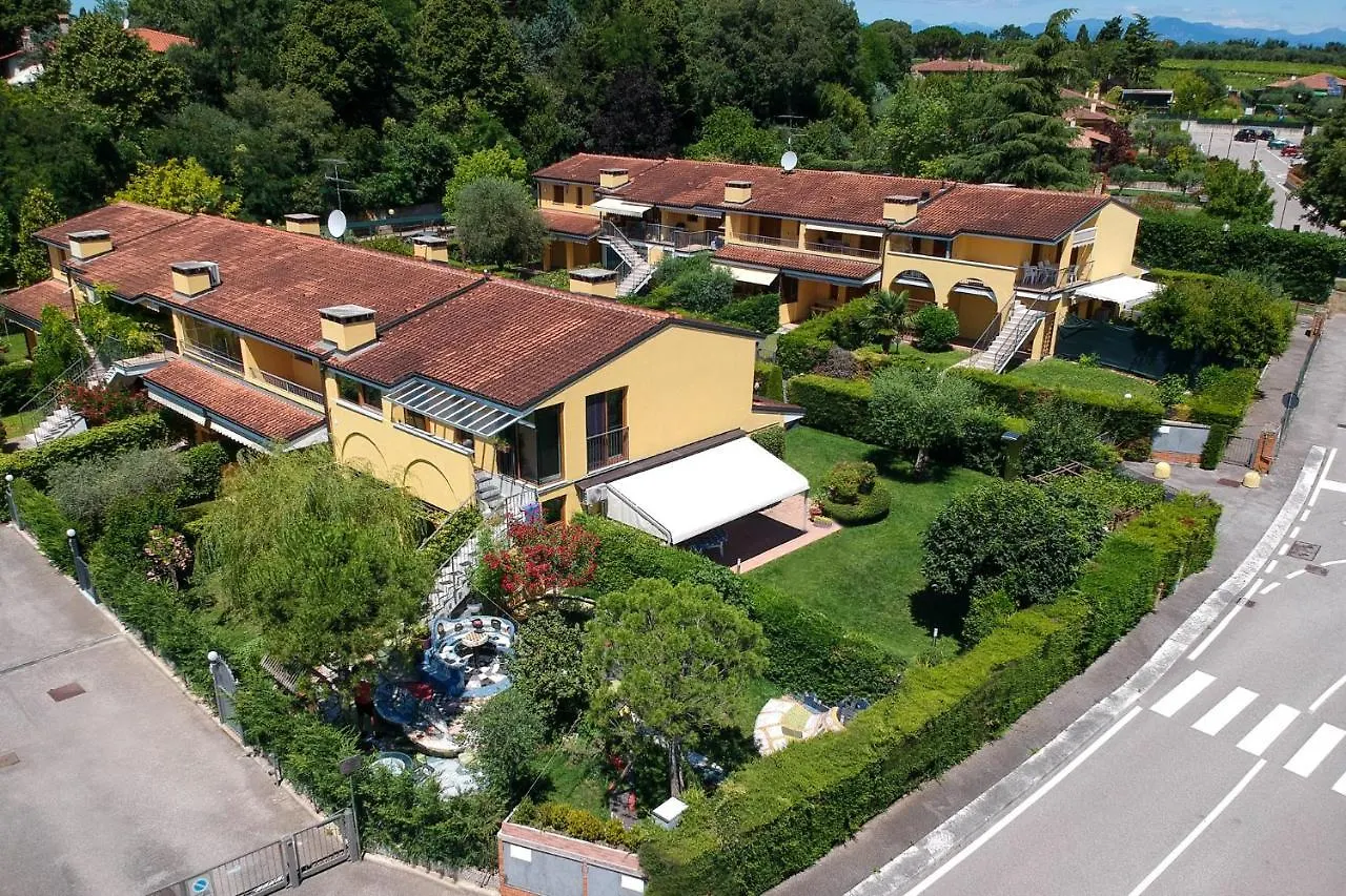 Stanza Con Giardino Privato Hotel Cola  Italy