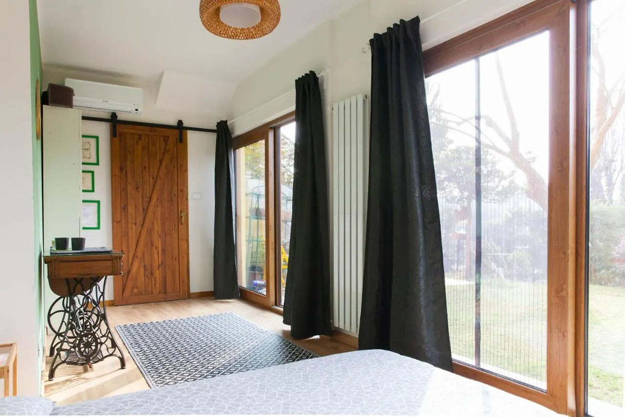 Guest house Stanza Con Giardino Privato Hotel Cola  Italy