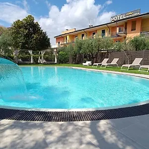 Hotel Confine, Colà